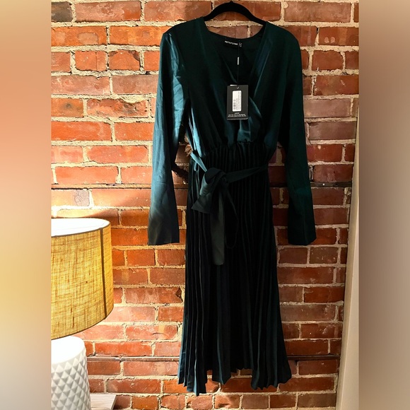 NWT size 8 emerald green dress - Picture 4 of 4